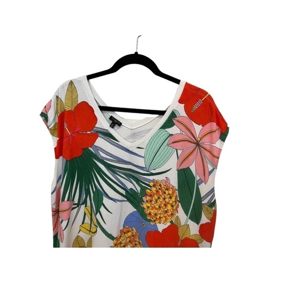 DRESSBARN Plus Size Cap Sleeve Hawaiian Floral Polyester Round Neck Top Size 1X - Picture 2 of 5